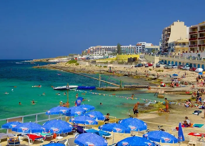 36 Triq Luigi Preziosi アパート