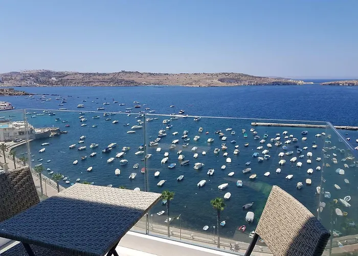 36 Triq Luigi Preziosi アパート *